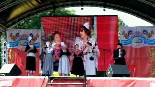 Zarjanka treedt op III Internationale folklore festival in Kaliningrad augustus 2014